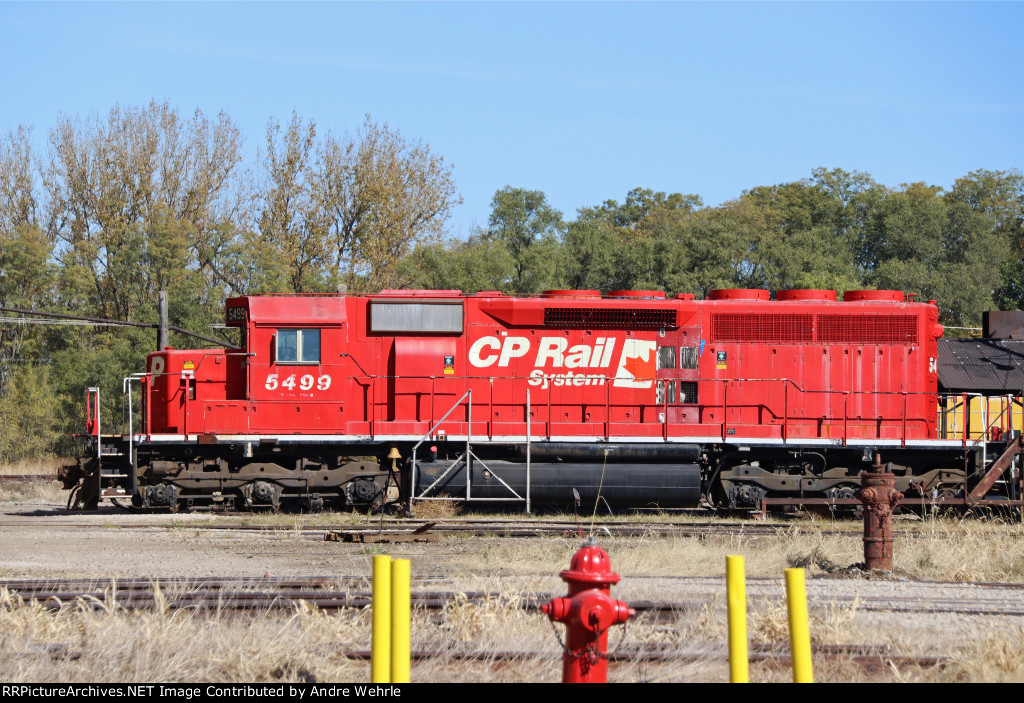 CP 5499 languishing in the remnants of the NRE boneyard